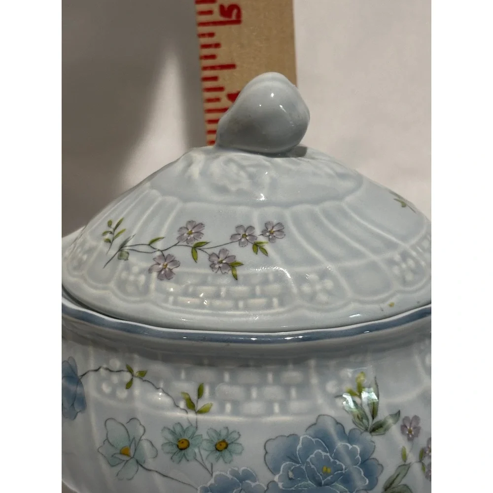 Mikasa‎ Precious Blue Michelle Lidded Sugar Bowl Floral Basketweave Rare Cottage